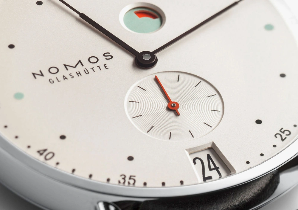 NOMOS Metro - Datum Gangreserve
