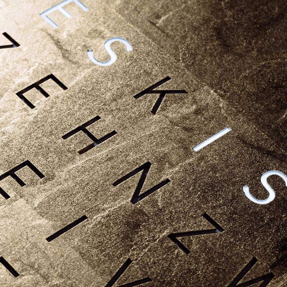 QLOCKTWO EARTH 90 - Creator's Edition Gold
