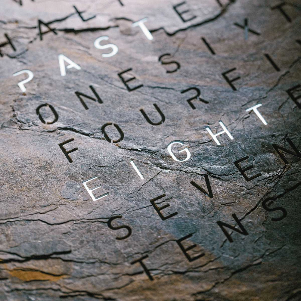 QLOCKTWO EARTH 45 - Creator's Edition Glintscape