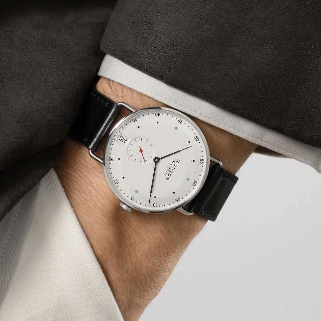 NOMOS Metro 38 - Datum