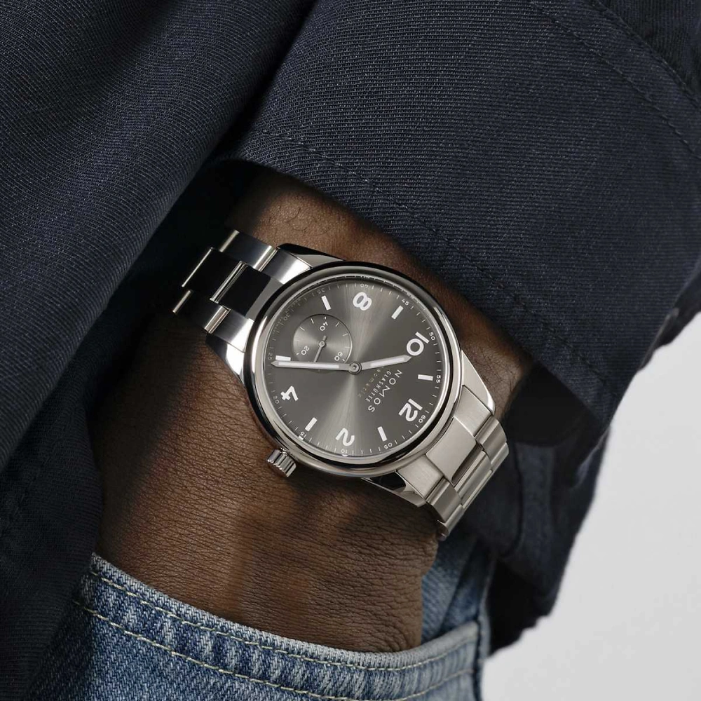 NOMOS Club Sport - neomatik 39 smoke
