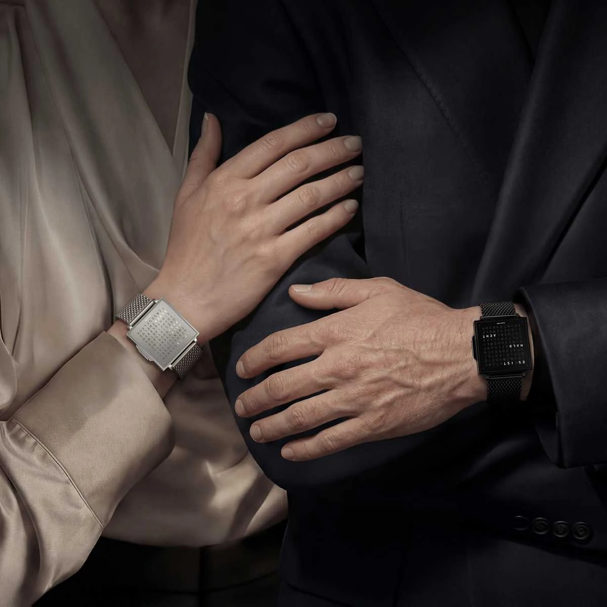 QLOCKTWO Wrist - Black Steel