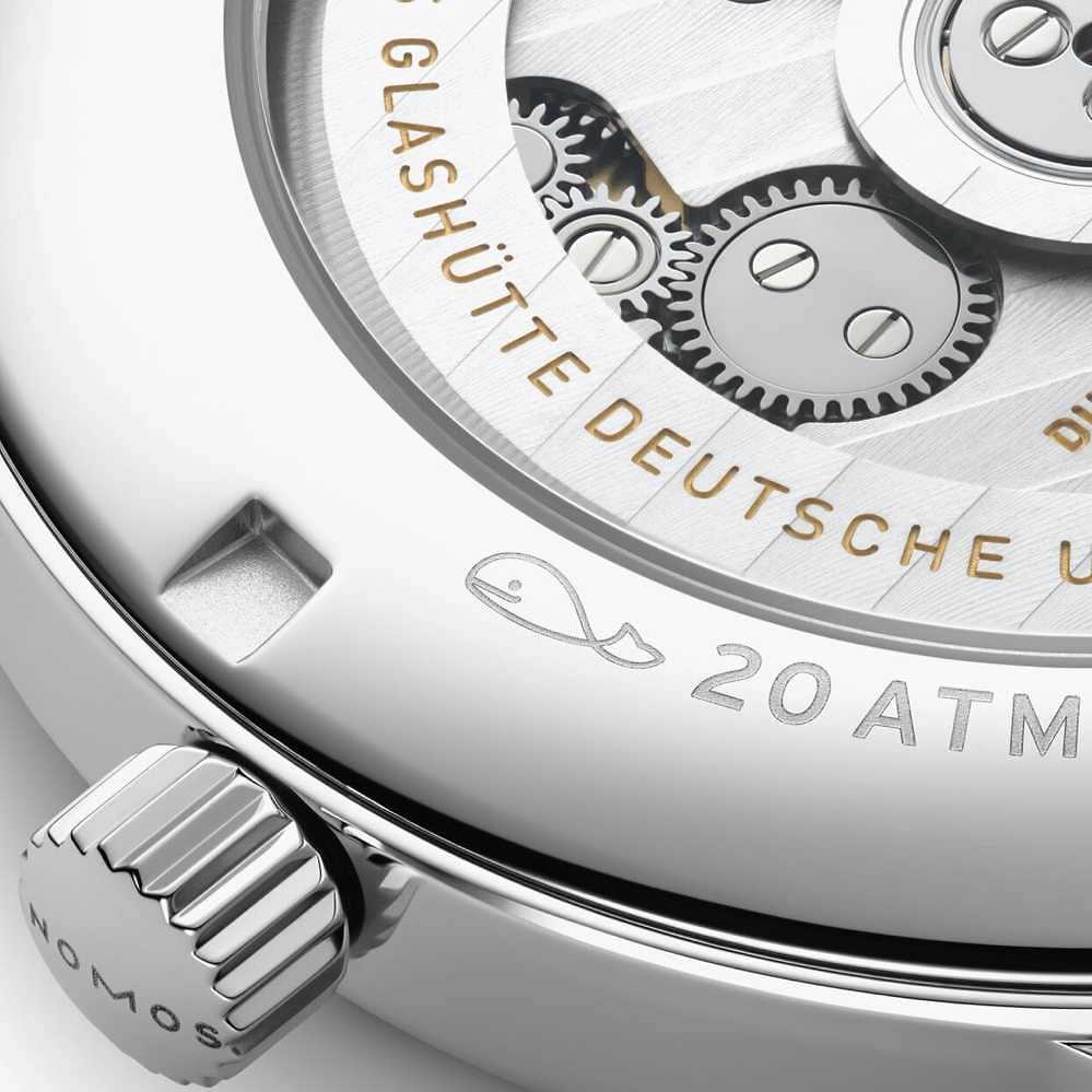 NOMOS Club Sport - neomatik 39 smoke