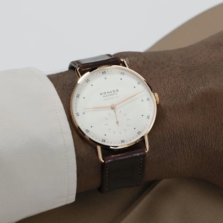 NOMOS Metro - Ros&eacute;gold neomatik 39