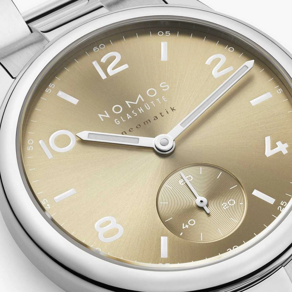 NOMOS Club Sport - neomatik 34 gold