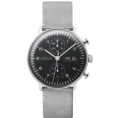Armbanduhr im max bill Design als Chronoscope mit schwarzem Zifferblatt, arabischen Ziffern, feinen Strichindizes, Leuchtpunkten und leuchtenden Zeigern. Das Edelstahlgeh&auml;use und das Milanaiseband mit Sicherheitsschliesse wirken zeitlos modern