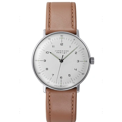 Armbanduhr im max bill Design mit matt versilbertem Zifferblatt, Strichindizes, Leuchtpunkten und leuchtenden Zeigern. Geh&auml;use aus Edelstahl, braunem Rindslederband mit Edelstahldornschliesse.