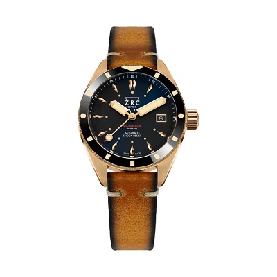 Frontal isoliert auf Wei&szlig;. Gen&egrave;ve Branding &bdquo;ZRC&ldquo;. Modellschriftzug &bdquo;SECURICODE&ldquo;. Fette Lume-Zeiger, runde und dreieckige Lume-Stunden-Markierungen. Schwarzer Taucher-Ring-Look Bezel. Mechanical Automatic Movement Hinweis, Datumfenster 3 Uhr.