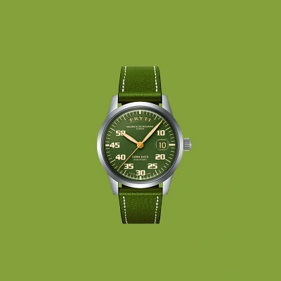 Maurice de Mauriac B&Auml;RN-DATE mit gr&uuml;nem Zifferblatt und passendem Lederarmband. Das klare Design und die Farbgebung spiegeln Schweizer Pr&auml;zision und Nat&uuml;rlichkeit wider.
