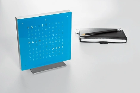 Qlocktwo Touch: Poetisch wecken