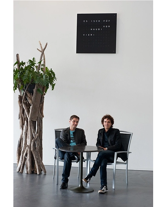 Weltpremi&egrave;re in Thun: Die Qlocktwo Large